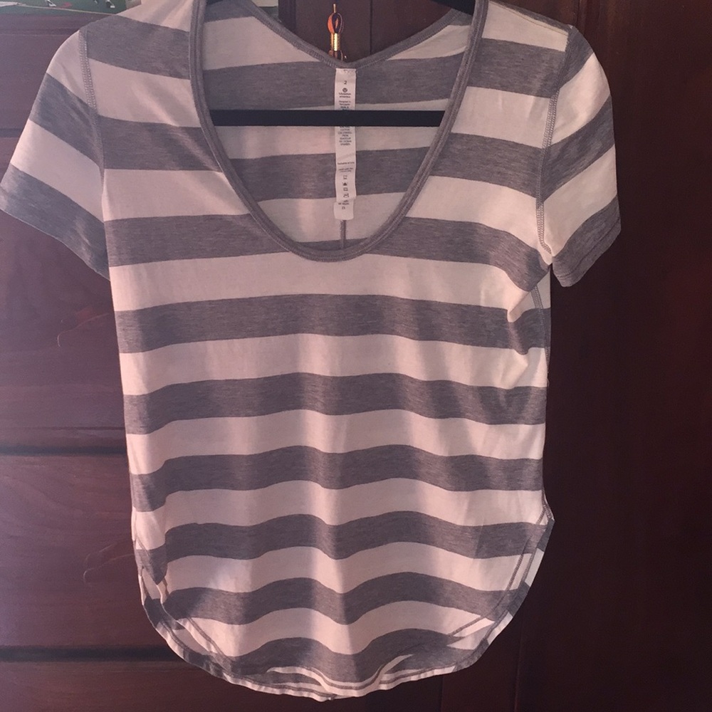 Lululemon workout top